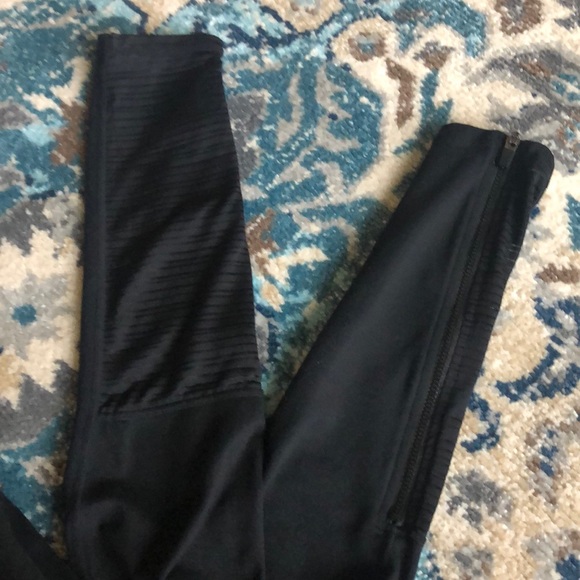 fabletics leggings !! - Picture 2 of 5